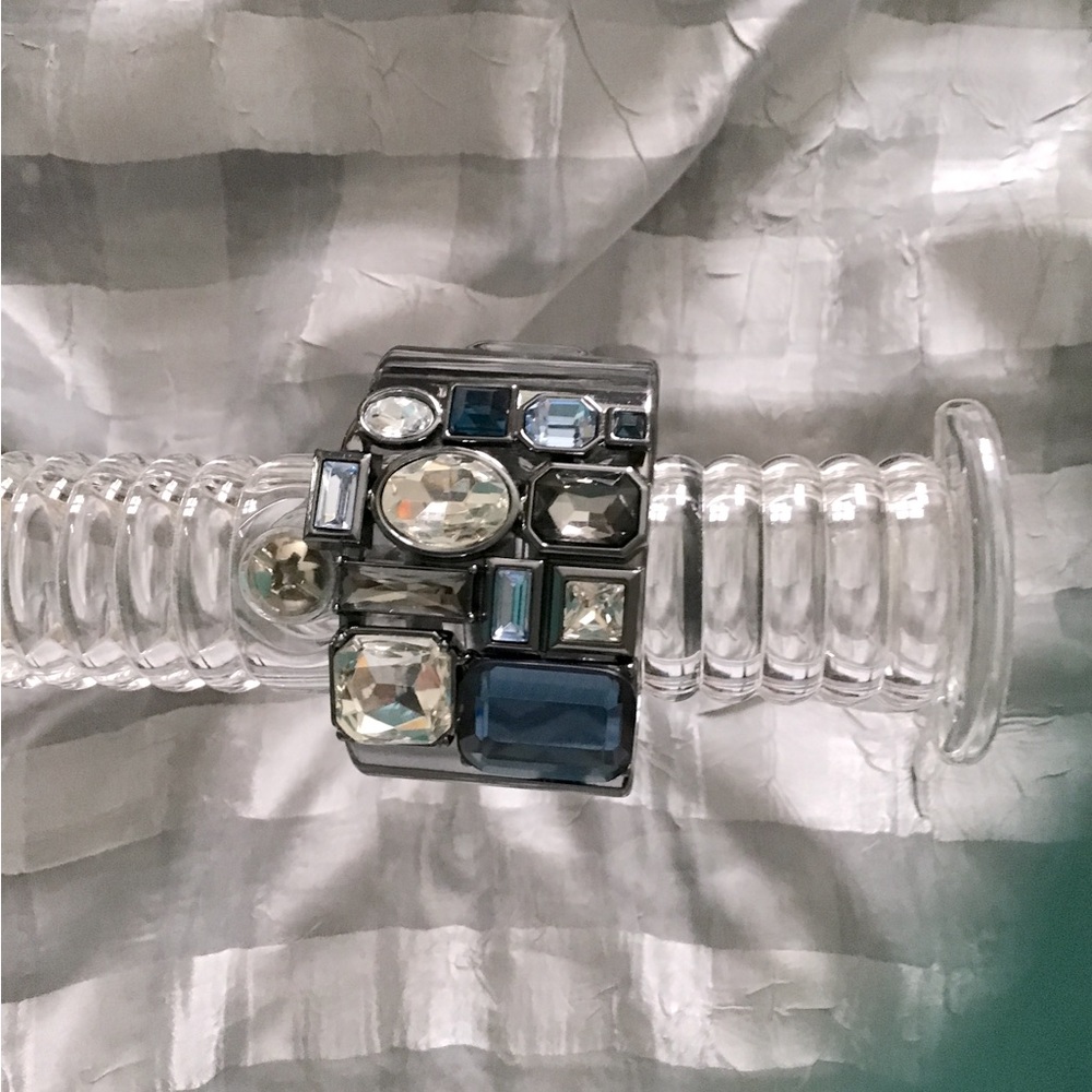 Muti-stone hinged bracelet